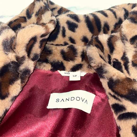 Sandova fuzzy cheetah print coat with satin inside - Picture 3 of 8